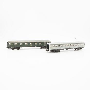 Märklin, 4 pcs. locomotives, including model 3031 and 3074, 6 cars of various models.