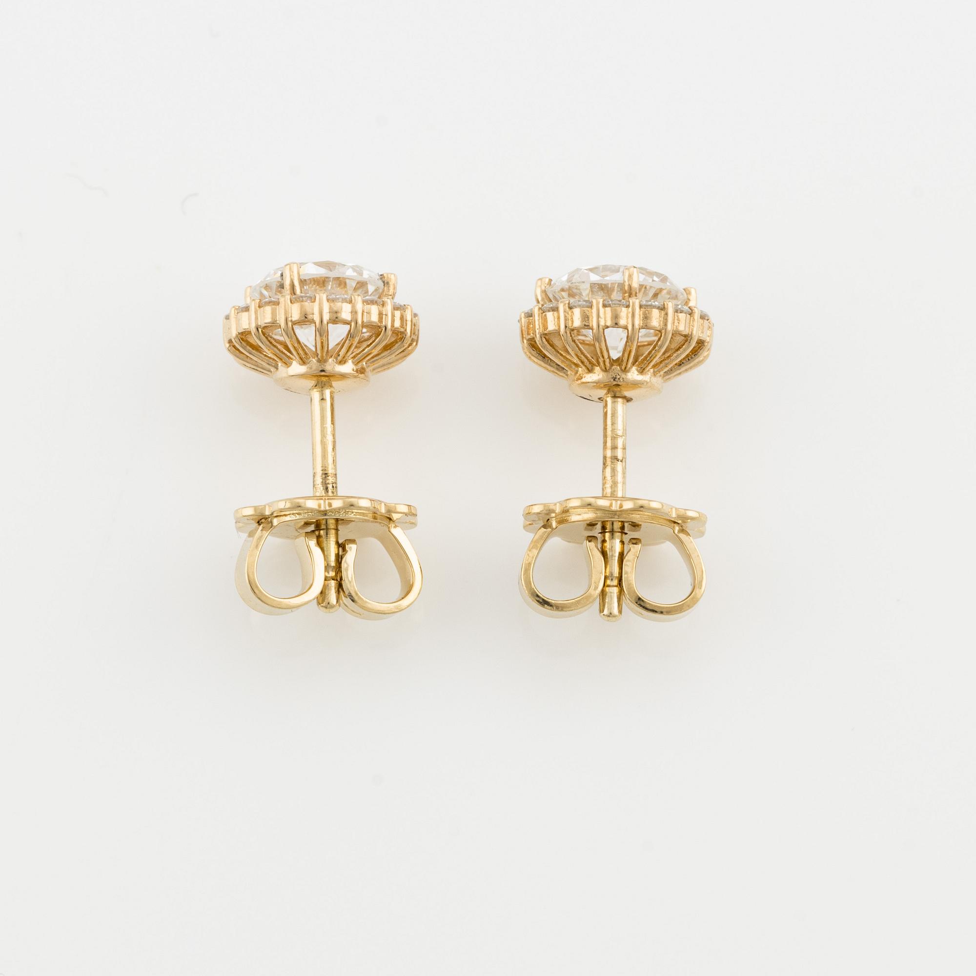 Earrings with brilliant-cut diamonds, including IGI report.