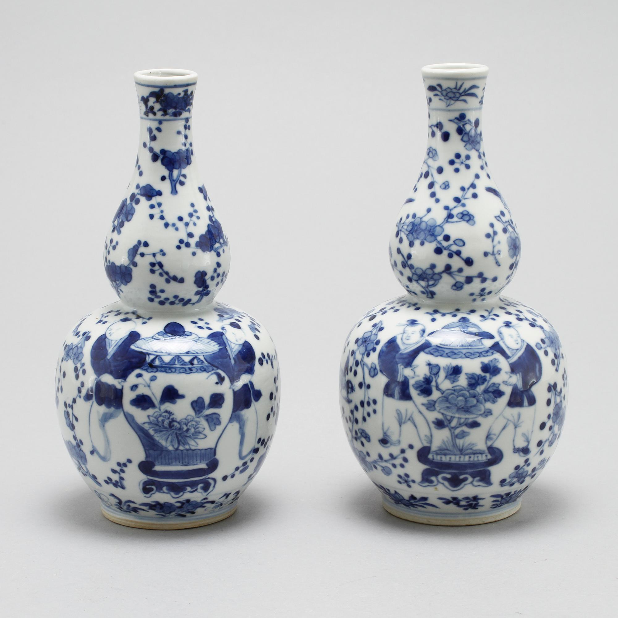 VASER, ett par, porslin, Kina, 1800-tal.