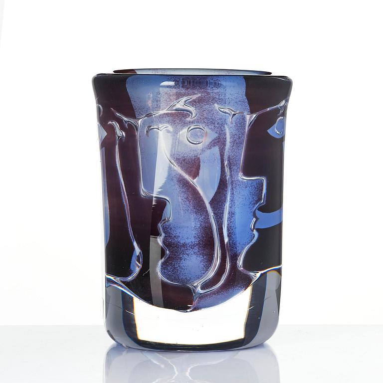 Ingeborg Lundin, an Ariel glass vase "Faces", Orrefors 1986.