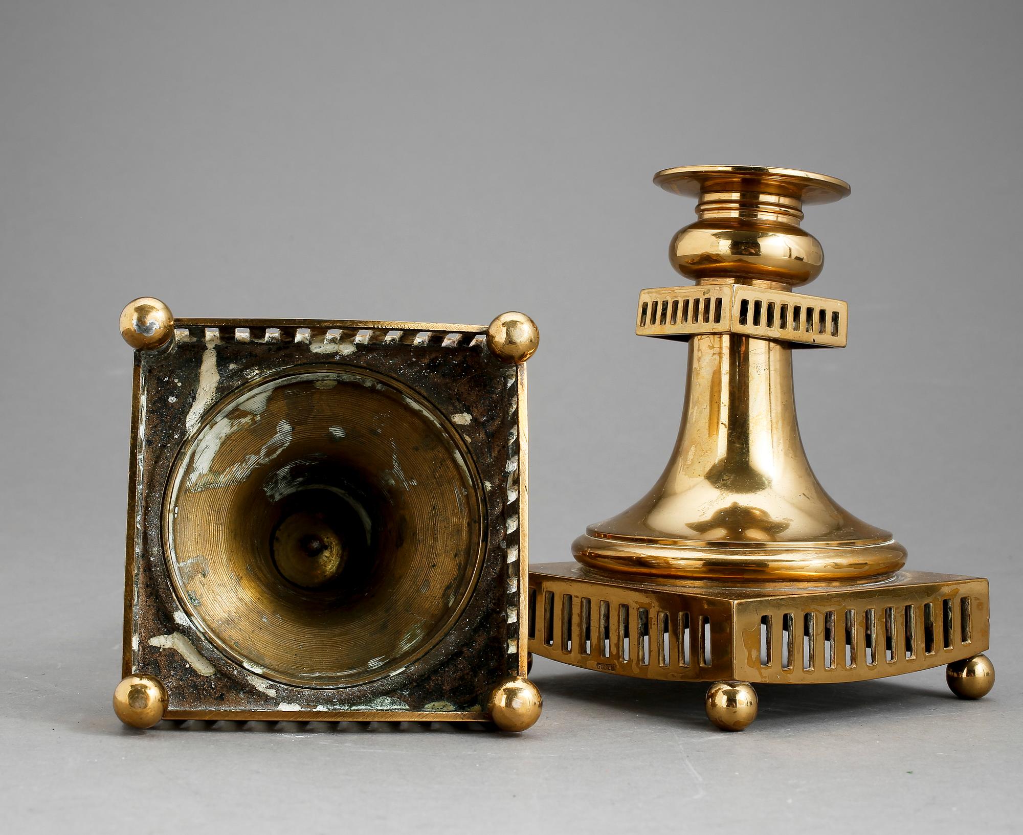 LJUSSTAKAR, ett par, mässing, Gusum, tidigt 1900-tal.