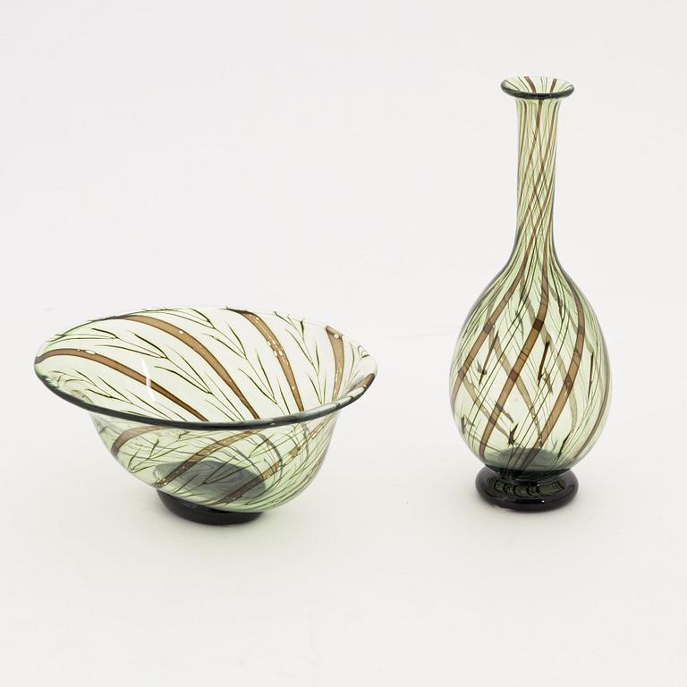 Eva Englund, skål samt flaska/vas, graalteknik, Orrefors, 1977-1978.