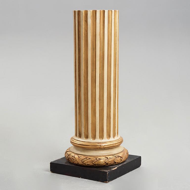 A Gustavian late 18th century piedestal.