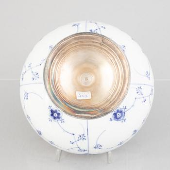 A 'Blue Fluted Half Lace' / 'Musselmalet' bowl with metal fittings, Royal Copenhagen, around 1900.