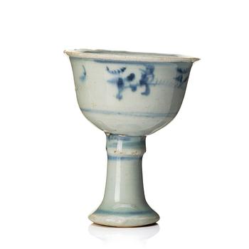 892. A small blue and white stemcup, Ming dynasty (1368-1644).