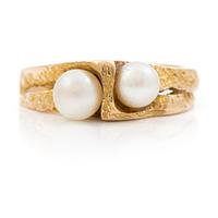 Björn Weckström, ring, "Whisper", "Kuiskaus", 14K gold with two pearls, Lapponia Helsinki 1969.