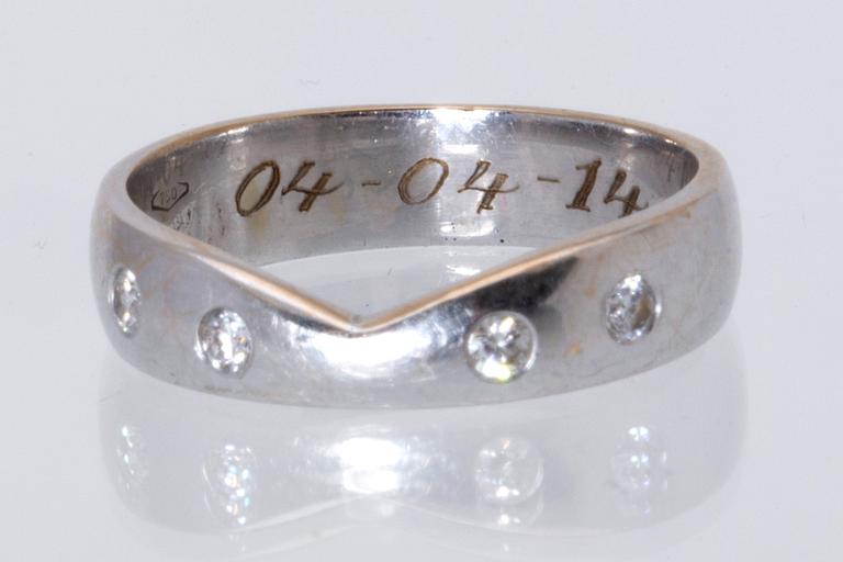 Ring 18k whitegold 4 brilliant-cut diamonds approx 0,15 ct, size 56,5.