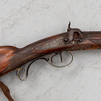 SLAGLÅSGEVÄR, Sauer & Sohn, Suhl, Tyskland, 1800-talets mitt, samt en JAKTVÄSKA.