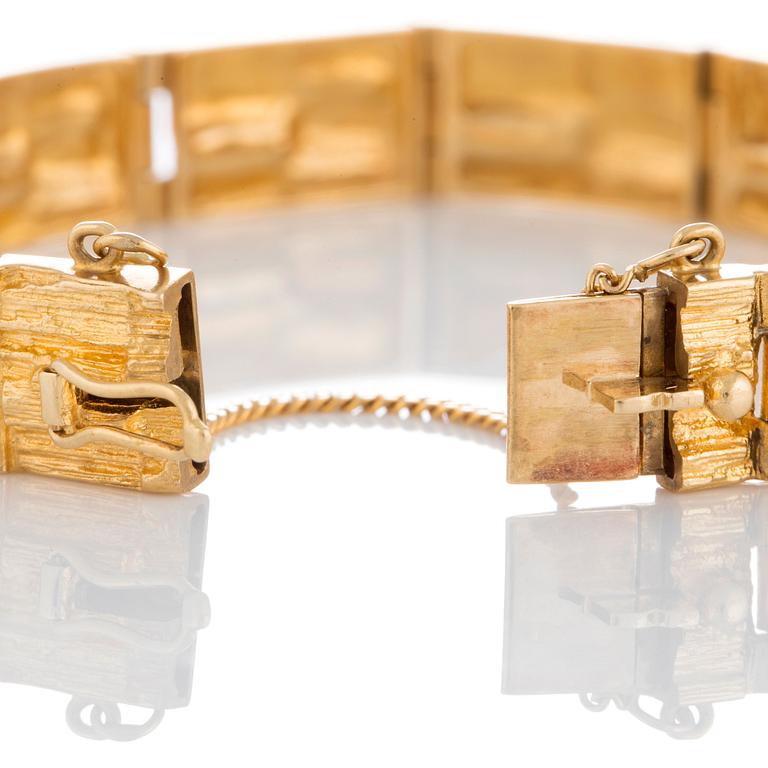 A Björn Weckström bracelet "Kultaköngäs" in 18K gold.