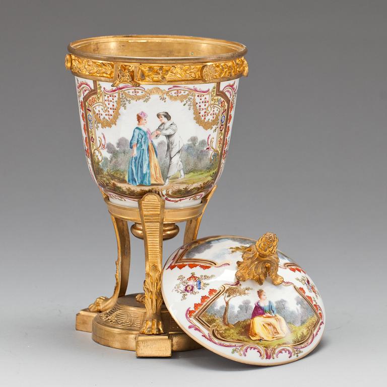 LOCKURNA, porslin och brons, empire-stil, Frankrike, 1800/1900-tal.