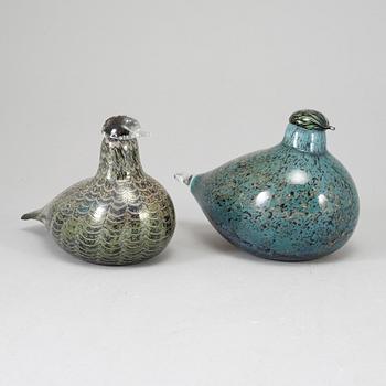 OIVA TOIKKA, two glass birds, signed O. Toikka Nuutajärvi and Notsjö.