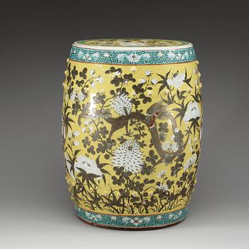 A yellow ground garden seat, late Qing dynasty.