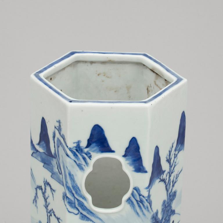 PERUKSTOCK, porslin, Kina 1800/1900-tal.