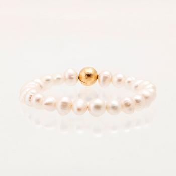 Ole Lynggaard, odlade pärlor 2 st collier samt ett armband och lås i 18K guld.