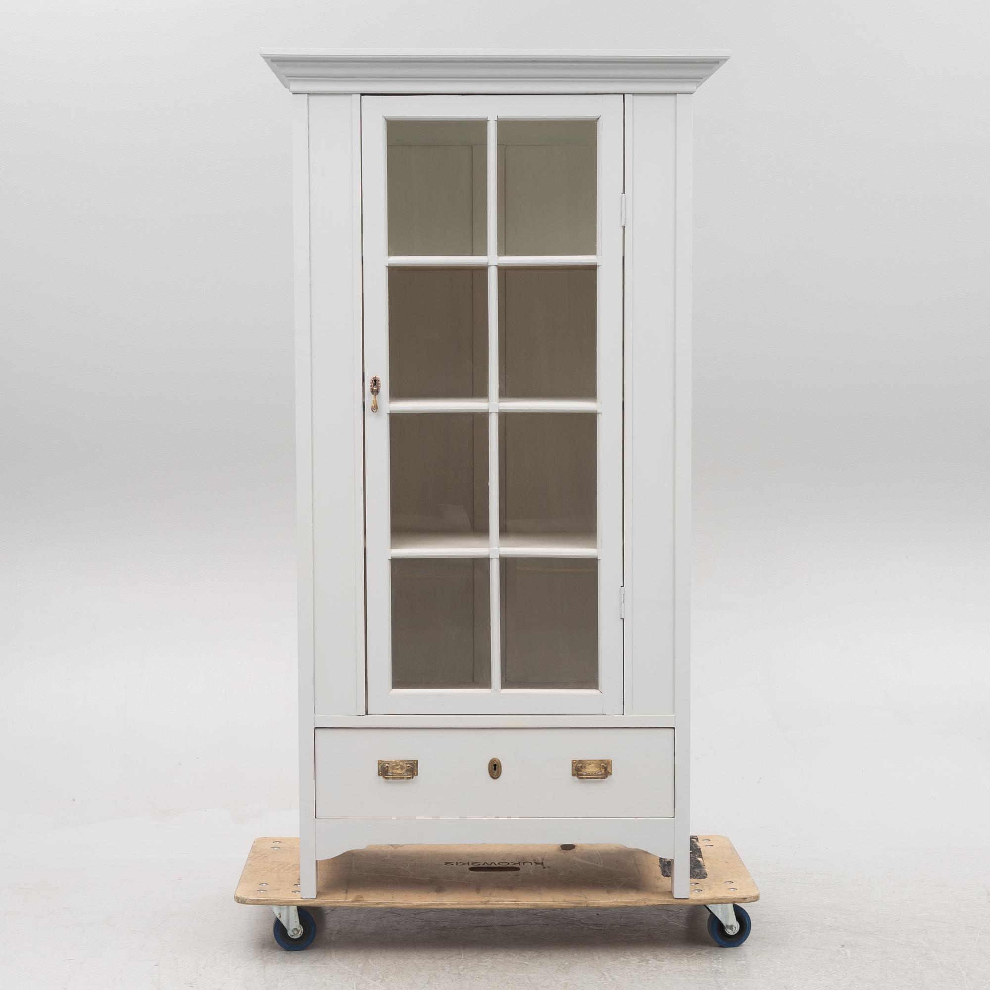 Display cabinet, first half of the 20th century.