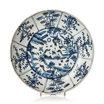 A blue and white dish, Ming dynasty, Wanli (1572-1620).