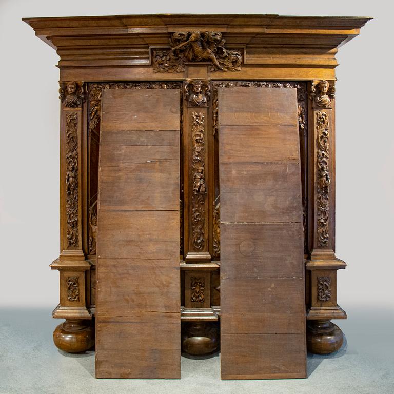 An early 18th Century baroque cabinet.