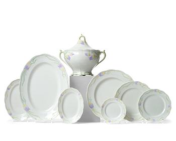 40. Alf Wallander, an extensive "Tulip" porcelain dinner service, Rörstrand, Sweden 1902-1915, 104 pieces.