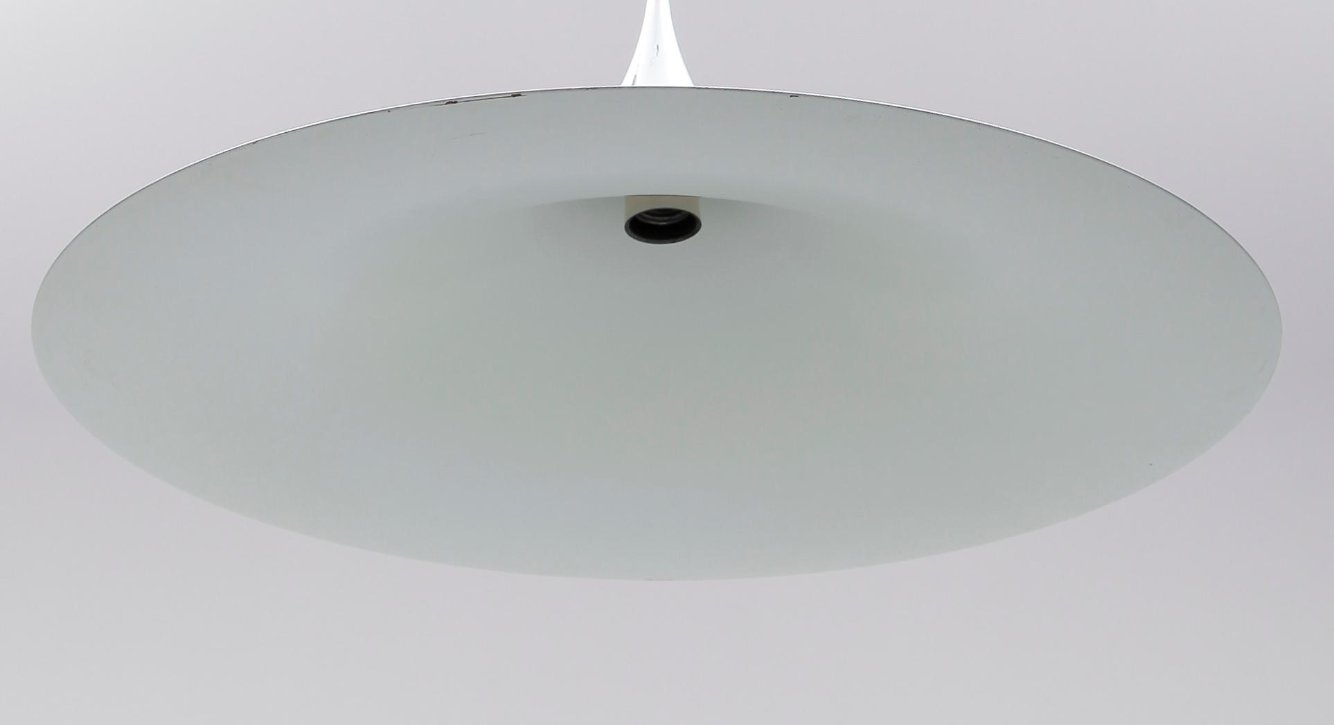 TAKLAMPA, "Semi Pendel", Claus Bonderup, Fog & Mörup, Danmark, 1900-talets andra hälft. Höjd ca 30 cm.