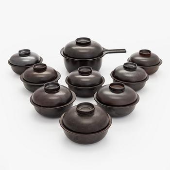 Ulla Procopé, A set of 8 + 1 service pieces, 'Liekki', stoneware Arabia Finland, 1960s/70s.