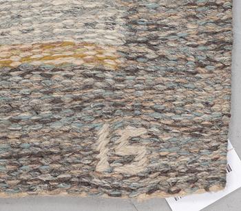 A CARPET, flat weave, signed IS (Ingegerd Silow), ca  239 x 161 cm.