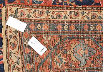 MATTA, antik/semiantik Feraghan. Ca 381,5 x 261,5 cm.