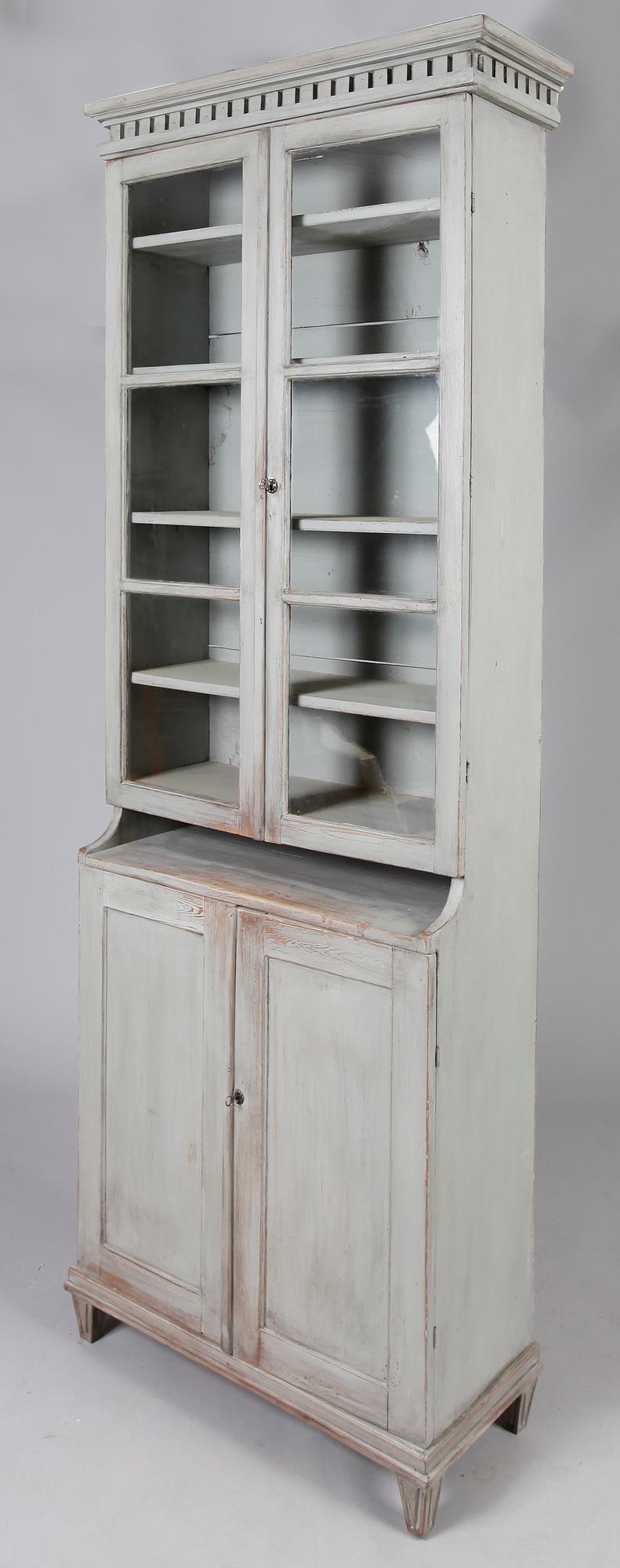 BOKSKÅP, gustaviansk stil, 1800-/1900-tal.