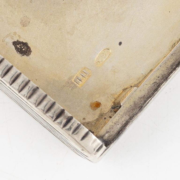 Cigarettetui, silver, Moskva, oidentifierad mästare, kontrollsämpel 1908-26.