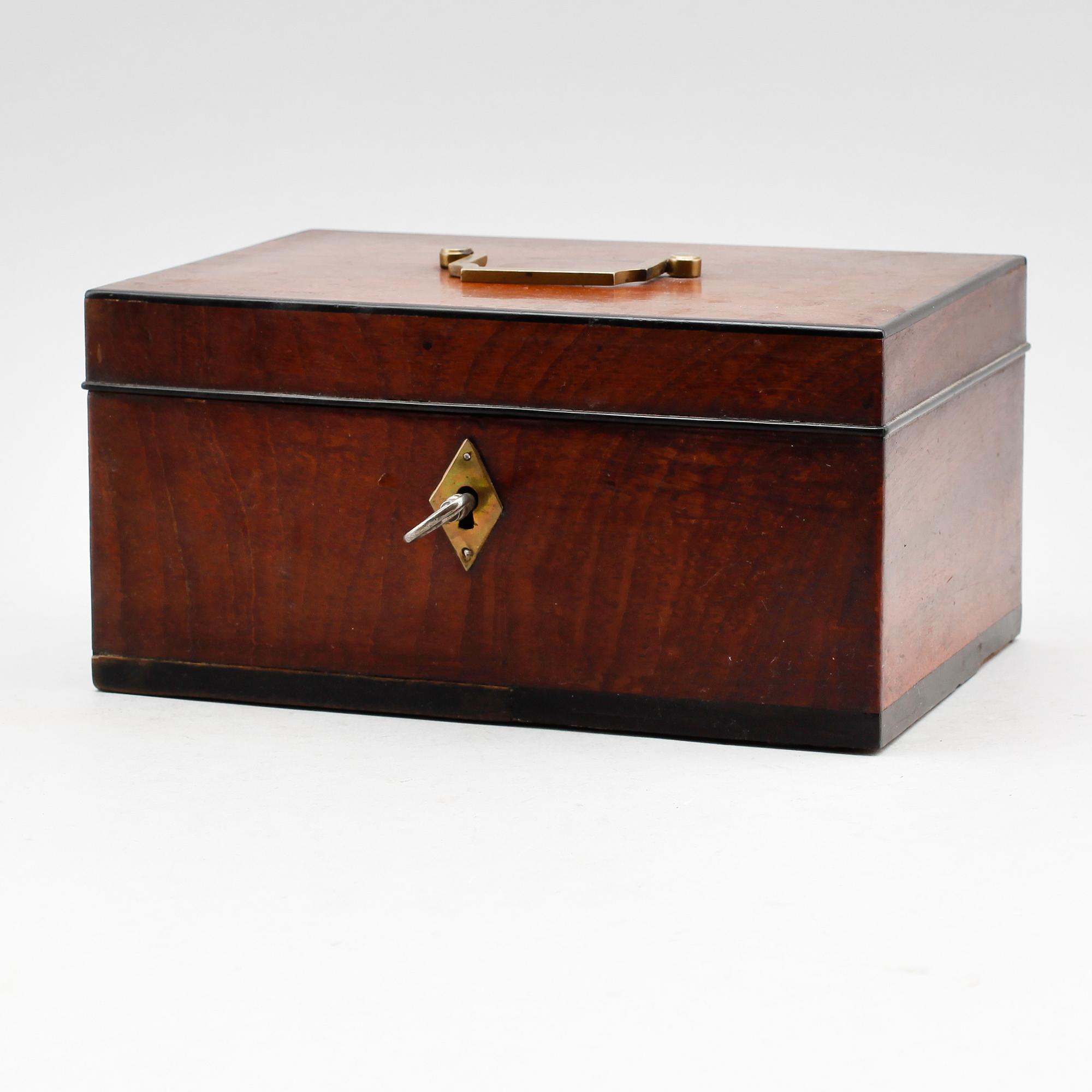 SKRIN, mahogny, 1800-talets första hälft.