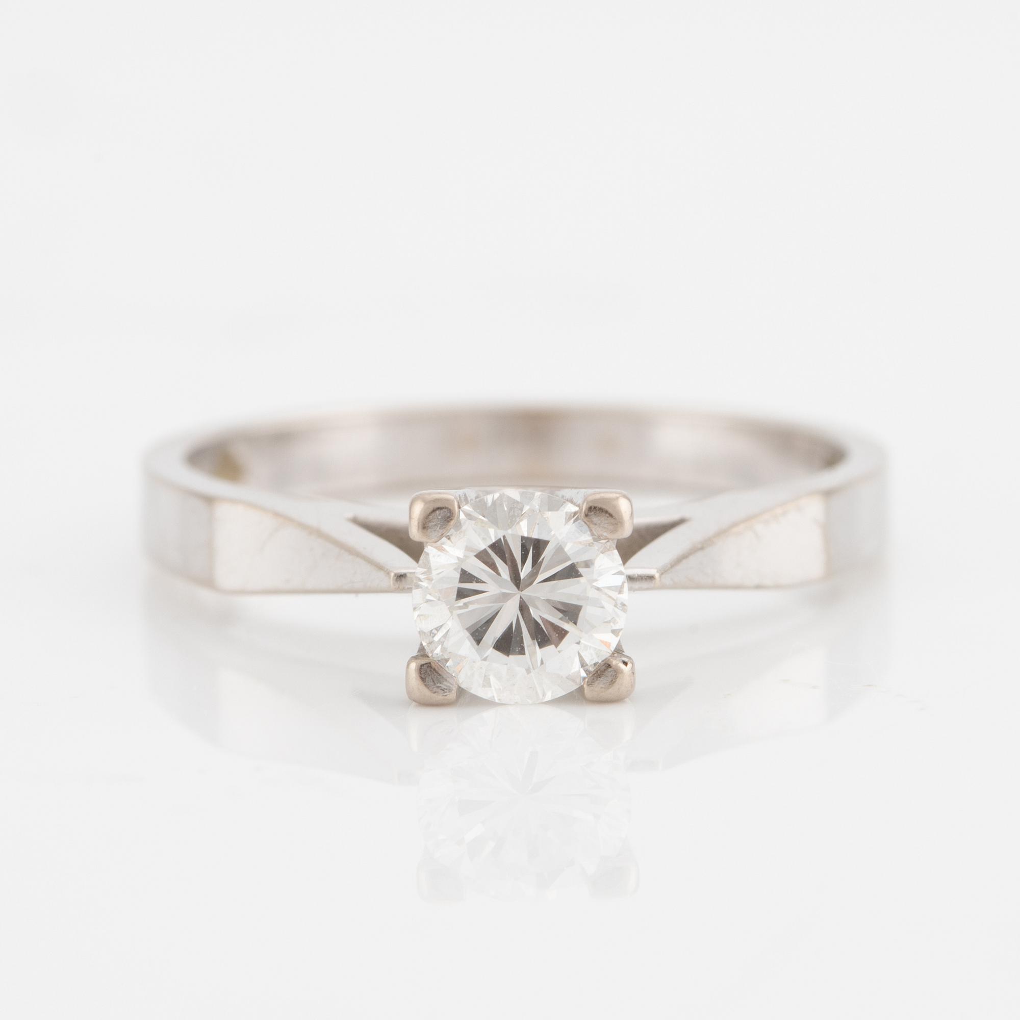Ring, 18K white gold with a diamond-cut diamond 0.60 ct according to engraving.
