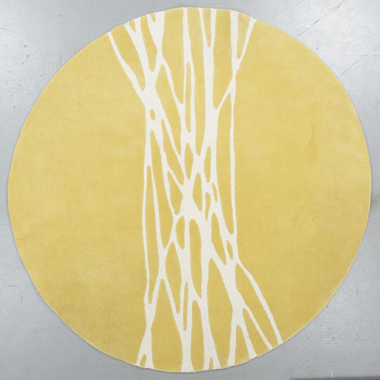 A carpet, "Segments", Barbara Hosak. hand tufted, Kateha, diameter 216 cm.