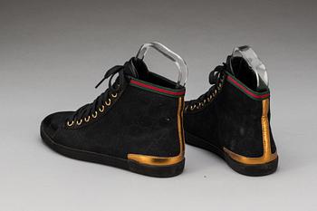 SKOR, GUCCI.
