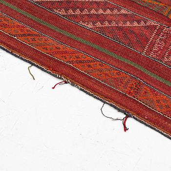 Kelim, approx. 340 x 180 cm.