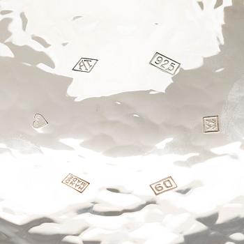 A. Tillander, skål, sterlingsilver och emalj. Helsingfors 2005.