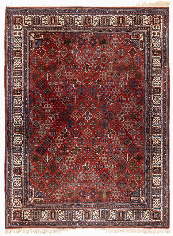 A carpet, possibly Bakhtiari, ca 309 x 230 cm.
