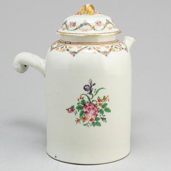 A famille rose export porcelain chocolate pot with cover, Qing dynasty, Qianlong (1736-95).