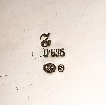 SOCKERSKÅL samt GRÄDDKANNA, silver, rokokostil, 1900-talets första hälft. Tot ca 780 g.