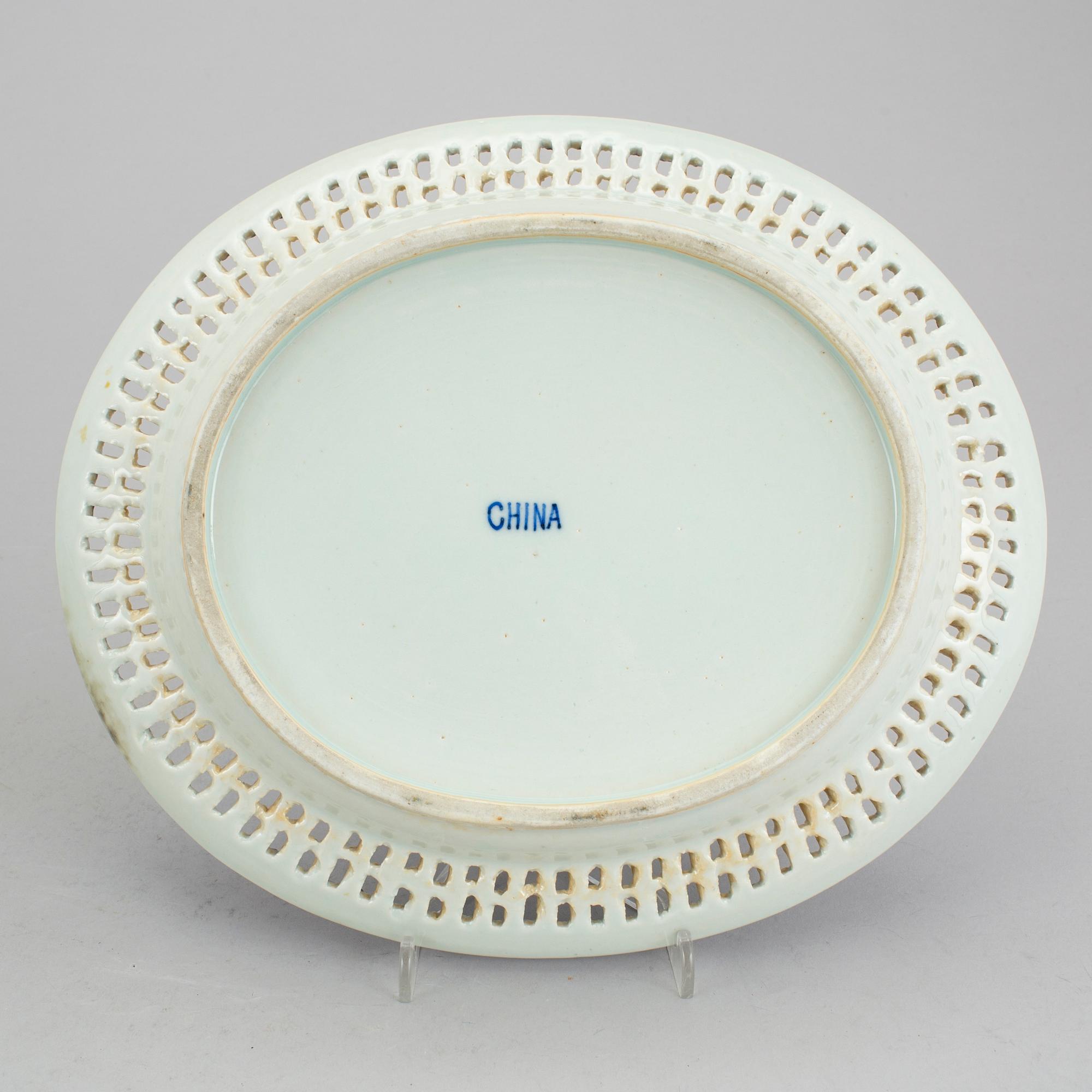 GALLERSKÅL MED FAT, porslin, Kina, tullmärkning, 1880-tal.