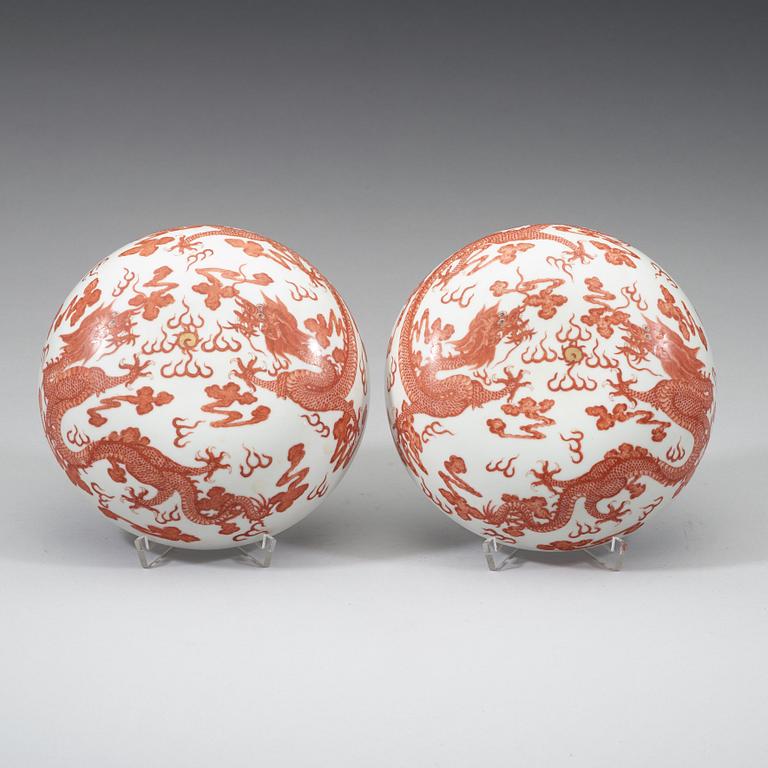 A pair of five clawed dragon boxes and covers, late Qing dynasty (1644-1912).