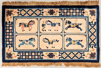 A semiantique Chinese Baotou carpet ca 95x154 cm.