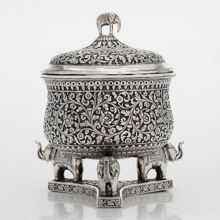 Skål med lock, silver, Indien 1800-tal.