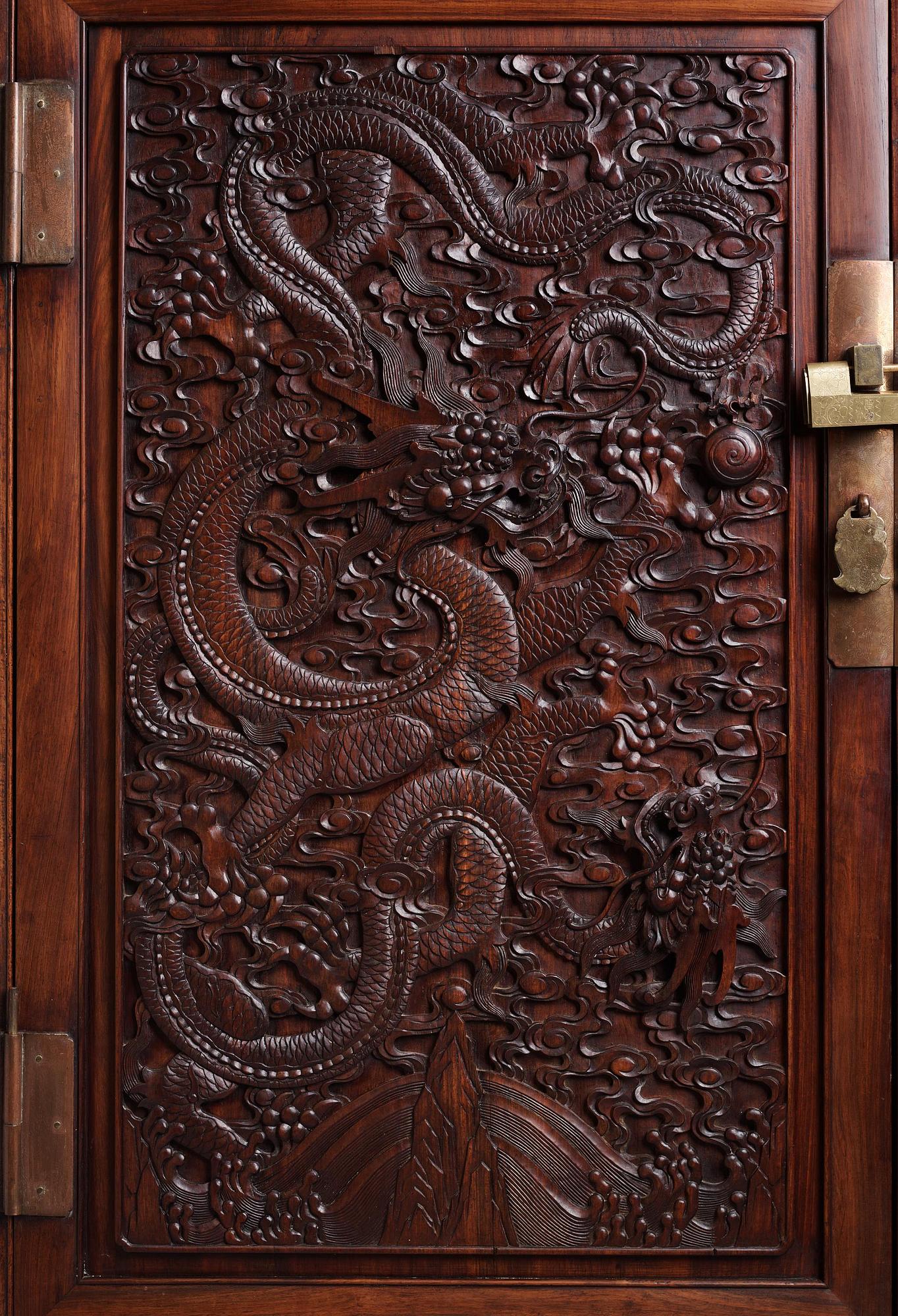 A large Imperial Hongmu compound cabinet, Qing dynasty, 19th century.