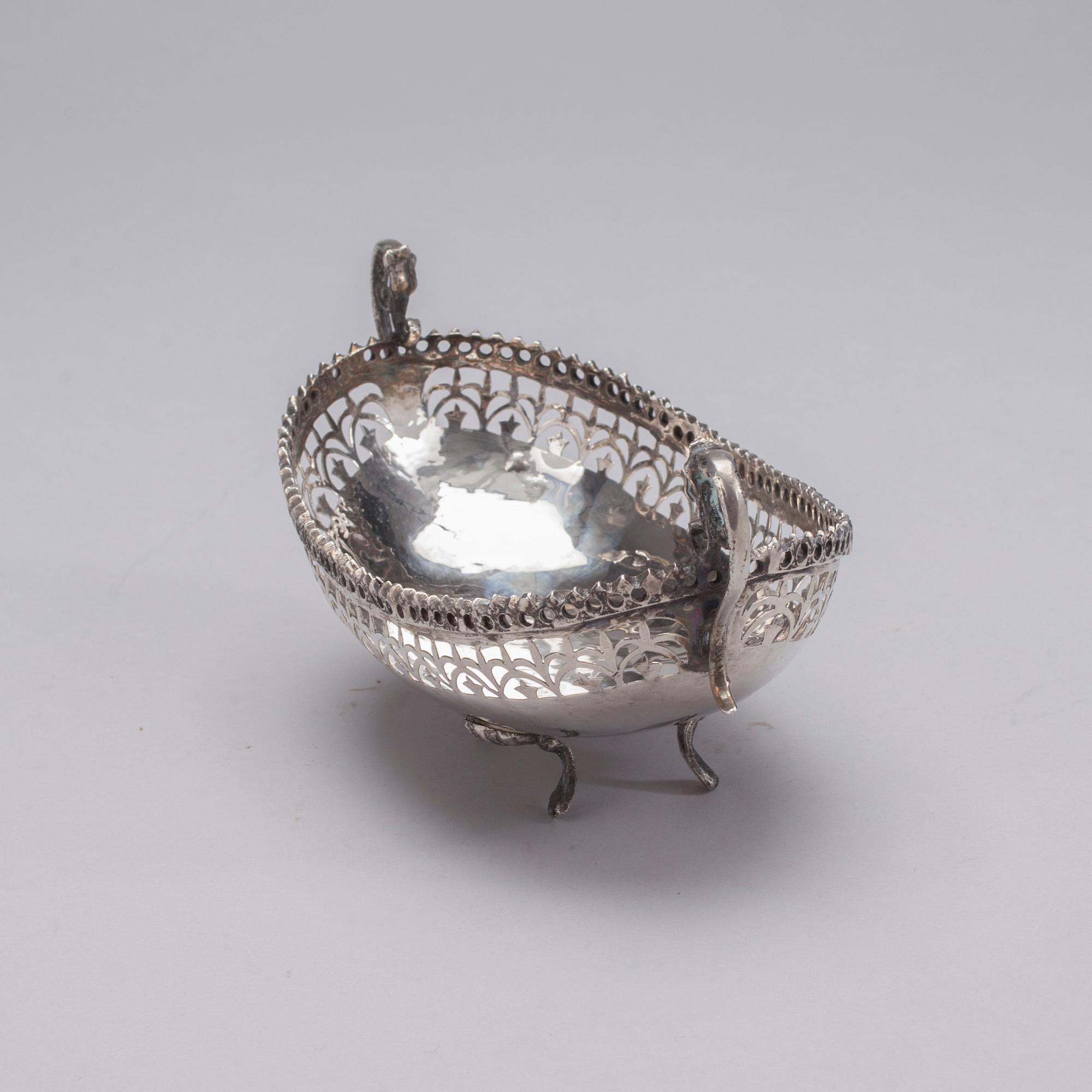 BONBONJÄR, silver, 1900-tal. Vikt 185,6 g.