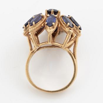Ring, 14K gold with blue stones.