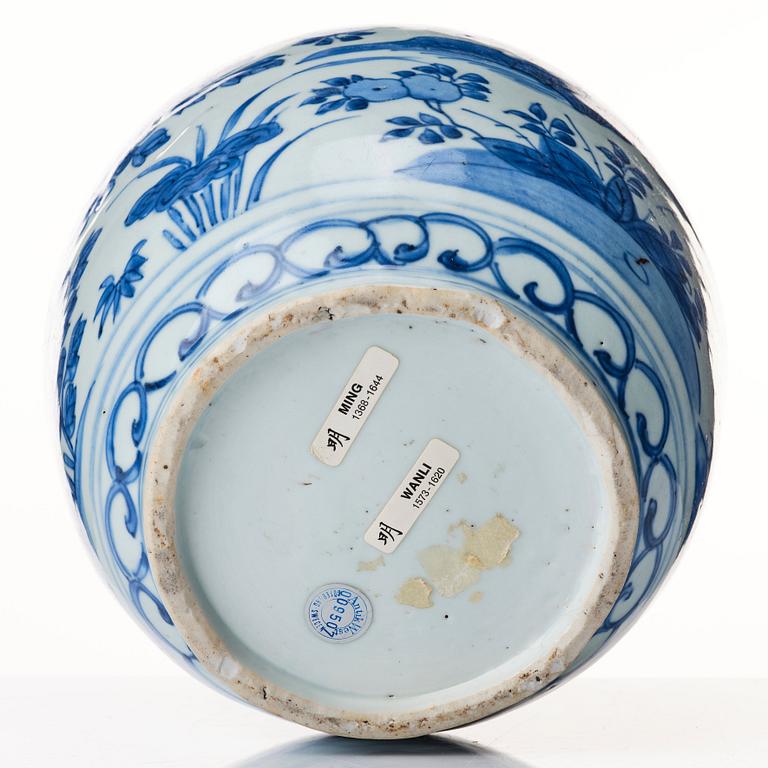 A blue and white jar, Ming dynasty, Wanli (1572-1620).