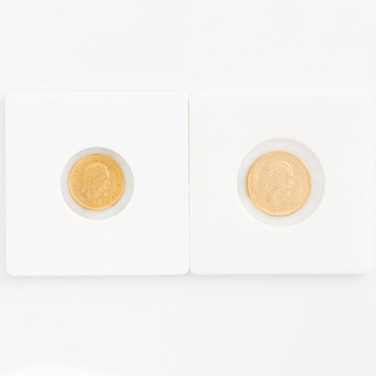 Two Swedish gold coins, 10 kronor and 5 kronor from 1874 and 1901.