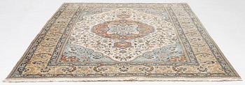 A Tabriz type carpet, c. 300 x 200 cm.