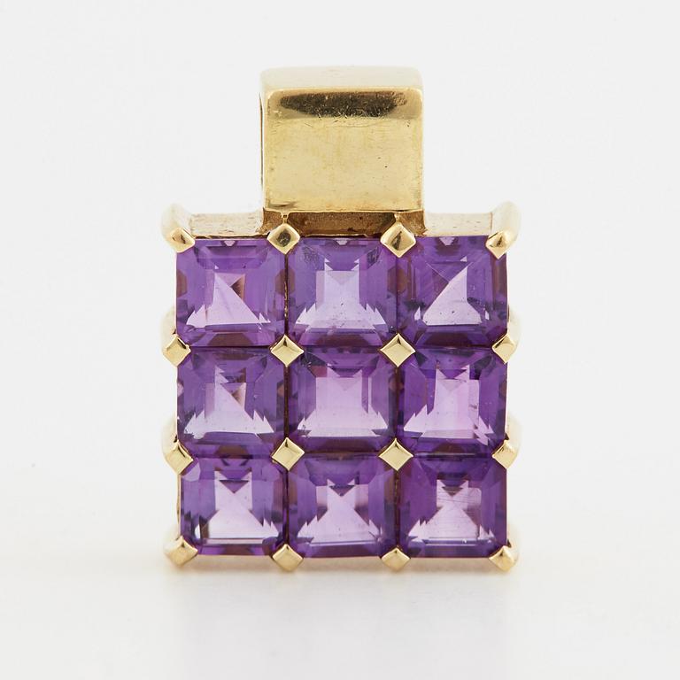 Breuning, a pair of earrings, a pendant and a ring.