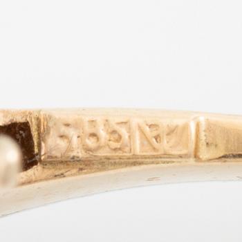 Brosch 14K guld med gammalslipade diamanter, i form av blomkvist.