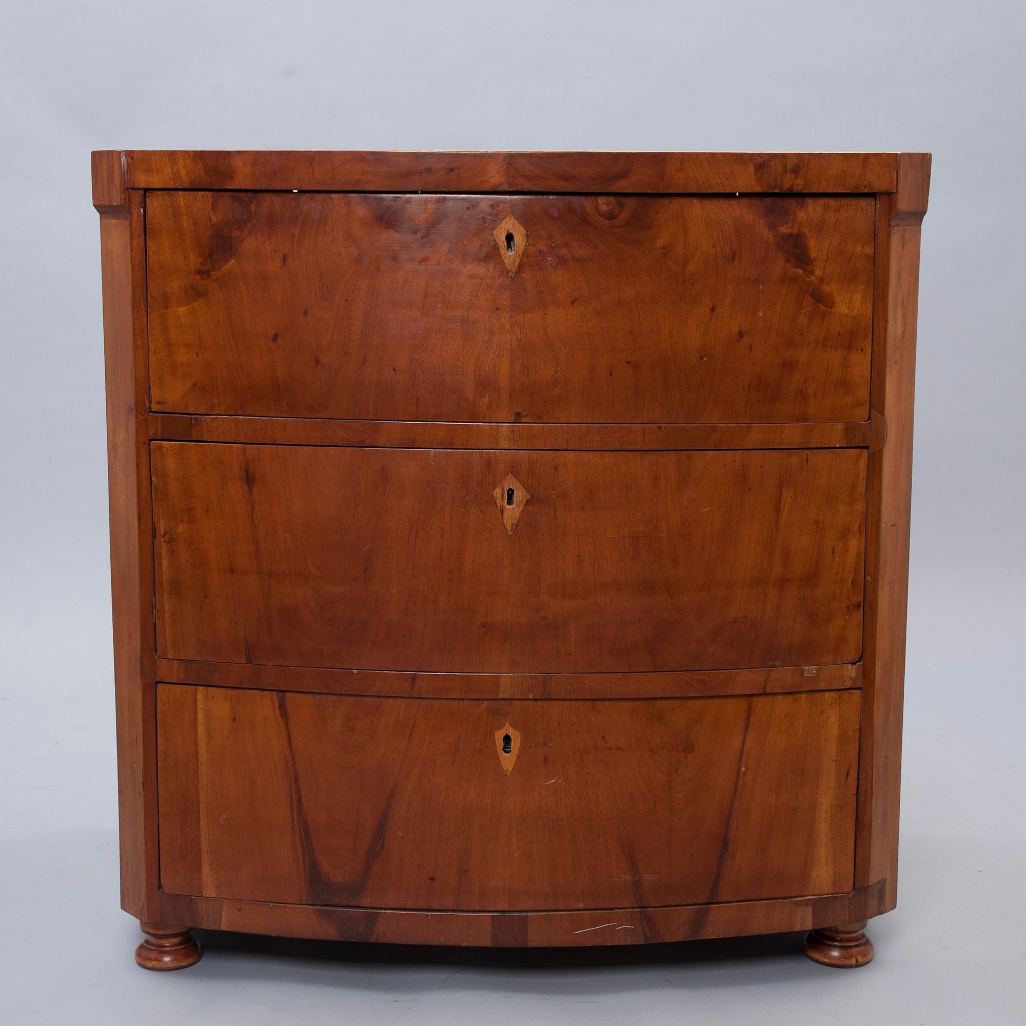 BYRÅ, biedermeier, 1800-talets mitt.